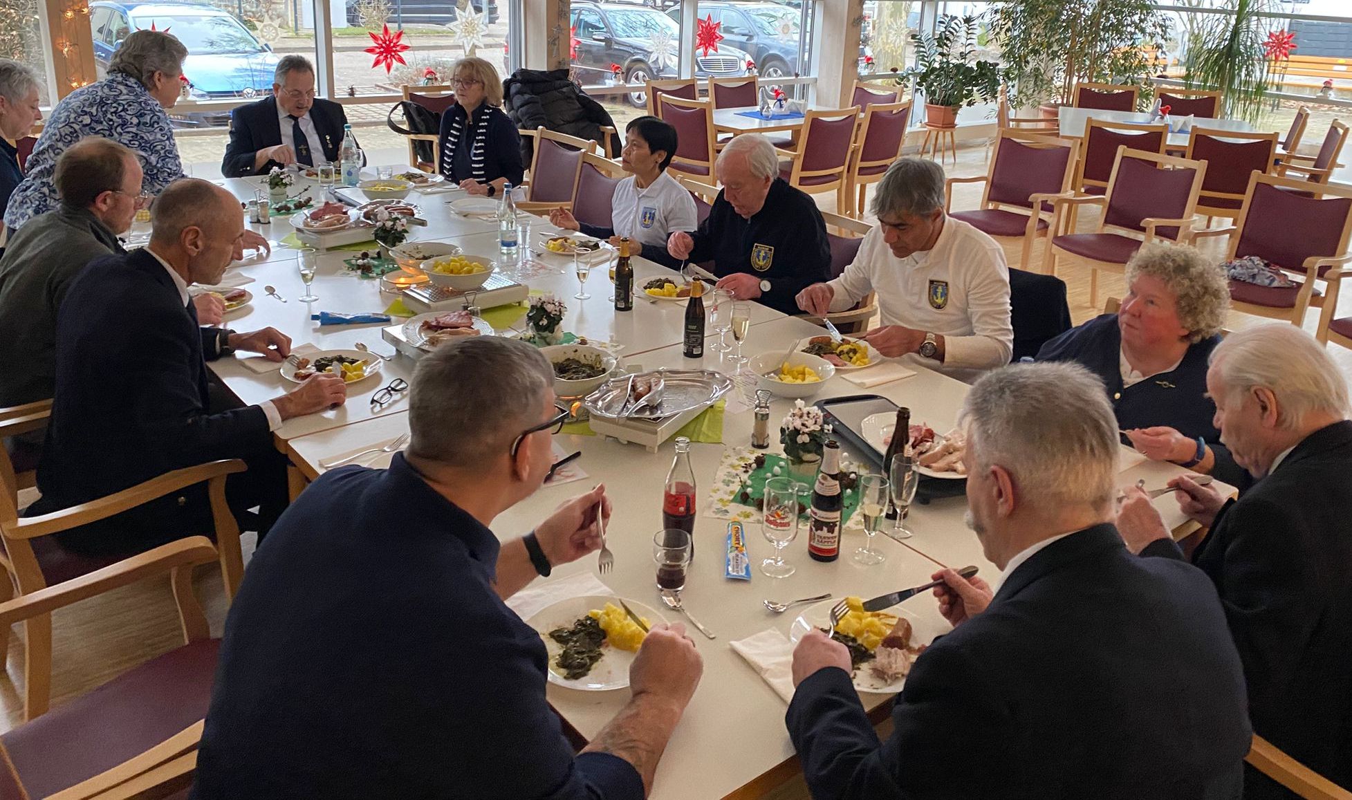 Bild 0_Grünkohl und Pinkel - satt.jpg